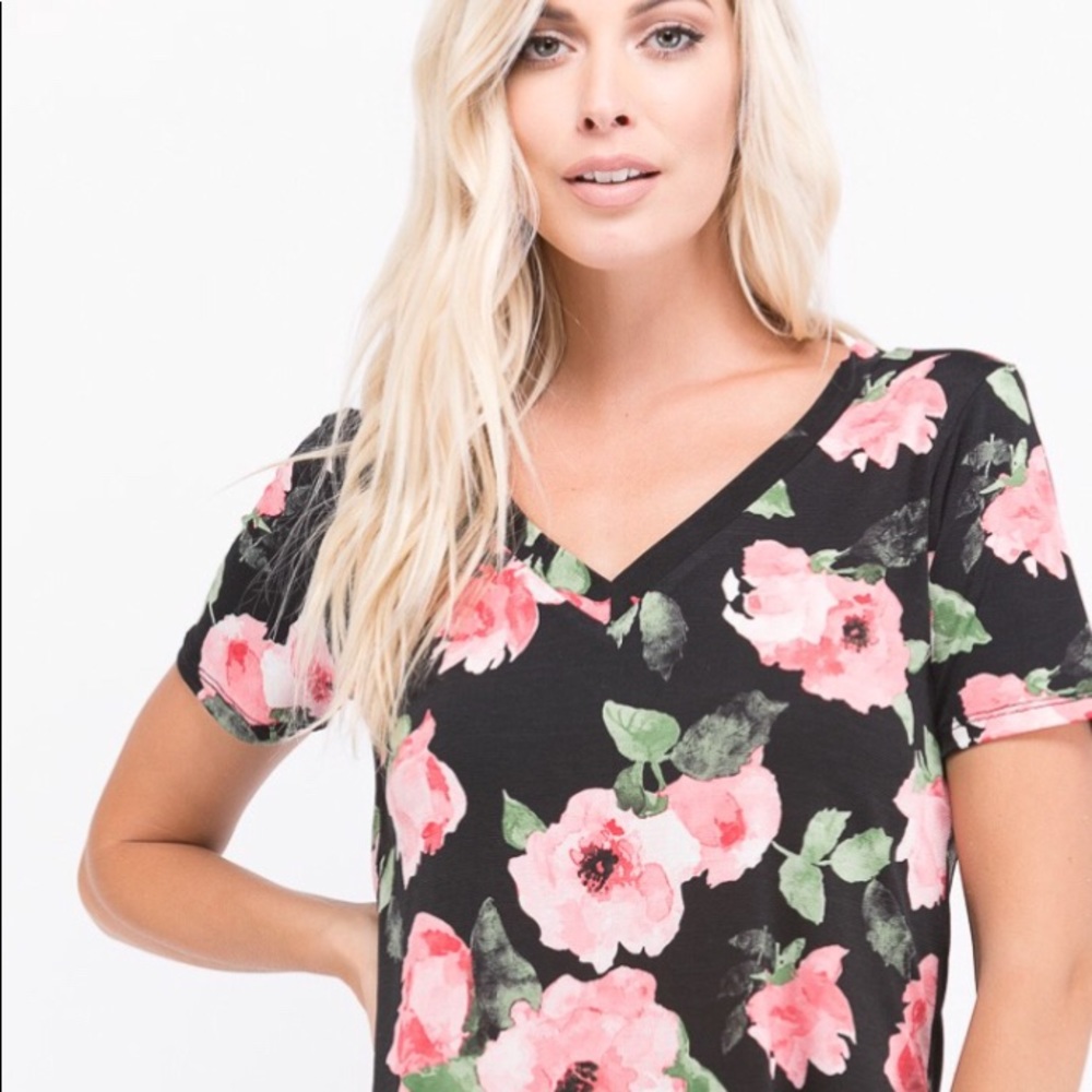 NWT BLACK FLORAL T NECK